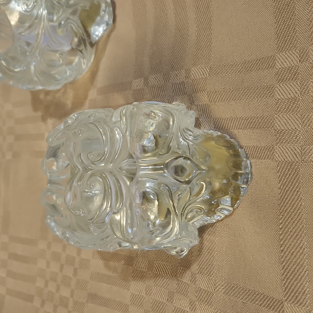 Clear Resin Handmade Skull Tealight Holder - Picture 1 of 7